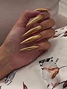 Pointy Gold Nails, Gold Chrome Stiletto Nails, Gold Stilletos Nails, Holiday Fingernails, Gold Nails Stiletto, Stiletto Nails Gold, Gold Stiletto Nails, Snake Skin Nails, Stiletto Shaped Nails