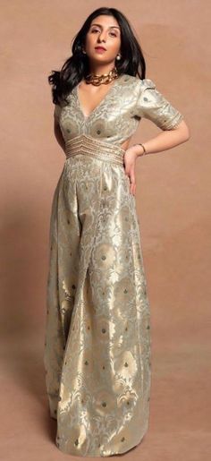 Autumn Fashion Trends, Indo Western Outfits For Women, Haldi Outfits, Indian Wedding Gowns, Western Dresses For Women, Diwali Outfits, Indo Western Dress