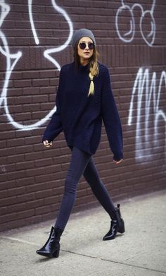 .. Scene Girl, Walking Down The Street, Oversize Pullover, Pullover Outfit, Olivia Palermo, Oversized Pullover, Mode Inspo