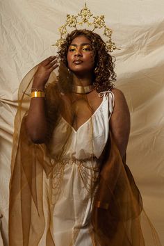 Divine Feminine Archetypes Greek Goddess Photoshoot, Sun Goddess Costume, Greek Mythology Costumes, Mythology Costumes, Greek Goddess Aesthetic, Feminine Archetypes, Moon Costume, Goddess Fashion, Goddess Outfit