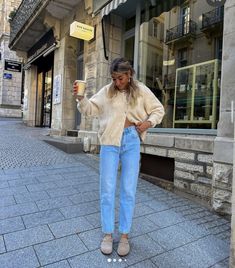 Styling Boston Clogs, Boston Outfits, Birkenstock Outfit, Stile Hijab, Mode Hipster, Mode Zara, Fall Transition Outfits, Skandinavian Fashion