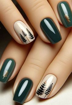 Green Nails With Tree, Trendy Christmas Nails Green, Pine Cone Nails, December Vacation Nails, Pine Tree Nails, Classy Christmas Nails Short, Purple Christmas Nails, Green Holiday Nails, Green Winter Nails