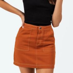 Francescas New With Tags Burnt Orange Jean Mini Skirt With White Thread Size Small From A Smoke Free Home Vintage Outfits Skirt, Orange Skirt Outfit, Skirt Outfit Casual, Clueless Fashion, Orange Jeans, Jean Mini Skirt, Leather Pleated Skirt, Denim Skirt Outfits, Retro Skirt