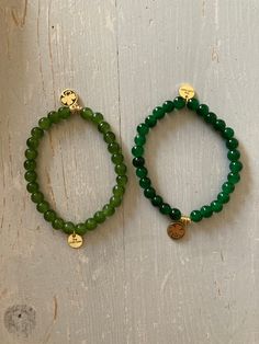 Shamrock bracelet. Lucky bracelet. Proud to be Irish bracelet. Beautiful green acrylic beaded bracelet decorated with a gold plated stainless steel shamrock charm. Elastic to fit most wrist sizes. St Patricks Day Bracelet, Bracelet Clover, Beaded Four Leaf Clover, St Patrick’s Day Bracelets, 4 Leaf Clover Bracelet, Lucky Bracelet, Acrylic Beads, Clay Beads, Jewelry Bracelets