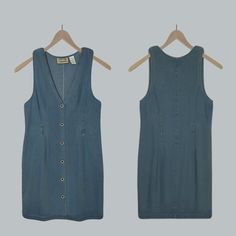 Studio Ease Clothing Company casual denim dress--button down with belt loops (no belt included), acid wash.   Vintage condition - good.           Material - 100% cotton | lighter-weight     Size - vintage 10 - please check measurements >            Bust - 38" Waist - 36" Hips - 42" Length shoulder to hem - 37.5" More dresses > https://www.etsy.com/shop/OpenMarketVintage?ref=seller-platform-mcnav&section_id=18659230&page=3#items Visit our shop at > https://www.etsy.com/shop/OpenMarketVintage?ref=seller-platform-mcnav Denim Summer Dress- Jean Sundress- Blue Jean Acid Wash Denim Dress- Sleeveless Denim Dress- Button Up Jean Dress- Knee Length Jean Dress- Denim Dress Size 10- Women's Denim Dress- Jean Dress- Blue Jean Dress- Acid Wash Denim Dress- Vintage Denim Dress- Knee Length Denim Dress Jean Dress Outfits, Jeans Dress Outfit, Sundress Blue, Dress And Sneakers Outfit, Casual Denim Dress, Denim Dress Summer, Dress Outfits Party, Vintage Denim Dress, Blue Jean Dress