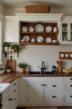 Give your kitchen a farmhouse makeover on a budget! Learn DIY tips for repurposing decor, using affordable materials, and achieving a cozy, rustic look without breaking the bank. Farmhouse Remodel On A Budget, Farm Home Interior, Cheap Home Diy, Kitchen Updates On A Budget, Cozy Kitchen Ideas, Simple Farmhouse Kitchen, Farmhouse Kitchen Makeover, New England Kitchen, Small Kitchen Designs