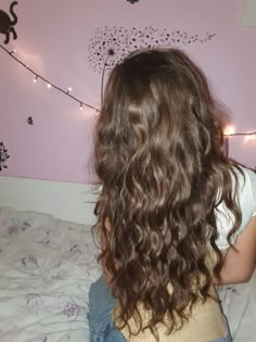 Light Wavy Hair Natural, Short Wavy Hair Aesthetic, Hairstyles On Wavy Hair, Wavy Hair Inspo Hairstyles, Wavy Hair With Braids, Curling Bangs, Wavy Hair Beach, Hairstyles For Short Wavy Hair