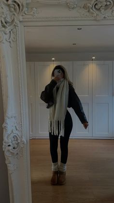 Winter Inspo Outfits 2023, Wi Ter Outfits Women, Cute City Outfits Winter, Casual Cozy Winter Outfits, Cute Dinner Fits Winter, All Black Beauty School Outfits, Winter Outfits Cold Uggs, 12 Items 20 Outfits, Winter Mall Outfit Casual