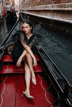 Girl in gondola Venice Venice Photo Ideas, Love Story Photography, Photo Ideas Poses, 2025 Bride, Gondola Venice, Venice Photos, Gondola Ride, Story Photography