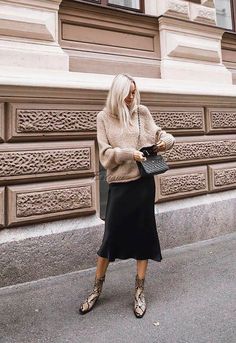 Slip Skirt Outfit Fall, Slip Skirt Outfit, A Line Skirt Outfits, Fall Midi, Skirt Outfit Fall, Silk Slip Skirt, Black A Line Skirt, Minimalistic Outfits, Look Adidas