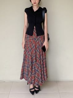 How To Style A Plaid Skirt, Edgy Vintage Outfits, Checked Skirt, The Cardigans, Work Fits, 가을 패션, Plaid Skirt, Fashion Killa, Skirt Outfits