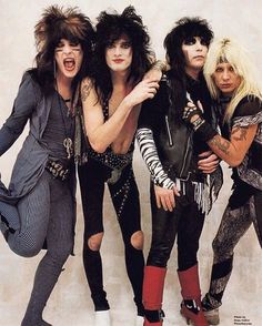 the band kiss posing for a photo together