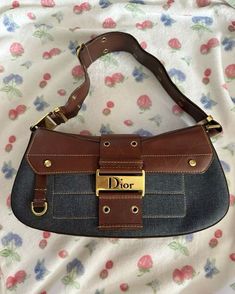 Matilda Djerf Essentials, Outfits With Blue Purse, Thrifted Designer Bags, Vintage Designer Shoulder Bags, Denim Bag Aesthetic, Dior Denim Bag, Designer Vintage Bags, Vintage Bags Aesthetic, Vintage Designer Bags Aesthetic