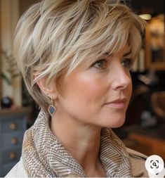 Grey Haircuts, Growing Out Hair, Short Choppy Haircuts, Short Hair Images, Gray Hair Cuts, Chin Length Hair, Low Maintenance Hair, Long Pixie, Haircut For Older Women