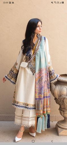 2023 Pakistani Fashion Trends, Pakistani Stylish Suits, Pakistani Trendy Outfits, Pakistani Printed Kurti Designs, Modest Indian Outfit, Casual Pakistani Suits, Pakistani Suit Designs Party Wear, Pakistani Casual Suits, Pakistani Traditional Clothing