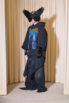 Balenciaga Fall 2024 Couture https://www.vogue.com/fashion-shows/fall-2024-couture/balenciaga/slideshow/collection#15 Balenciaga Fashion Show, Balenciaga Crocs, Balenciaga Runway, Balenciaga Couture, Baggy Outfits, Speculative Design, Balenciaga Style, Demna Gvasalia, Paris Haute Couture