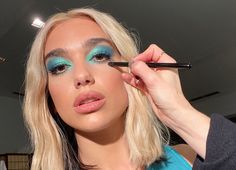 One Color Eyeshadow Look, Teal Eyeshadow Looks, One Color Eyeshadow, Blue Eyeshadow For Brown Eyes, Teal Eye Makeup, Baby Blue Eyeshadow, Simple Eyeshadow Looks, Turquoise Eyeshadow, Pastel Eyeshadow