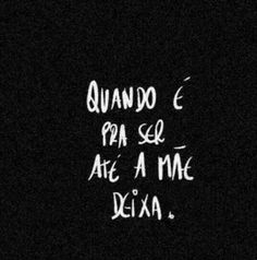 the words quando e papa se are at me deja written in white chalk on a black background