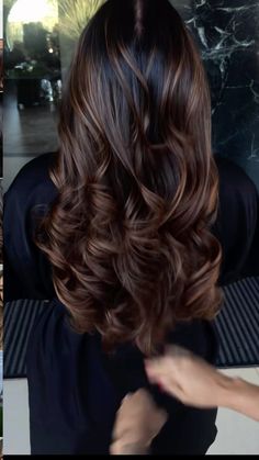 Soft Autumn Dark Brown Hair, Dark Hair With Caramel Balayage, Chocolate Brown Hair With Caramel Highlights, Brunette With Light Brown Highlights, Chocolate Caramel Balayage, Balayage On Dark Hair, Medium Length Brown Hair