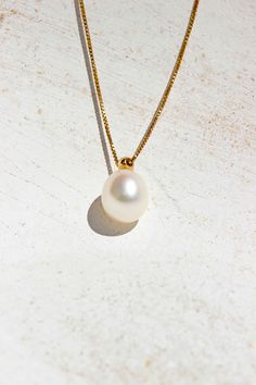 PRODUCT DESCRIPTION Introducing our stunning pearl pendant necklace, the perfect accessory for those who appreciate classic elegance. This necklace features a lustrous freshwater pearl pendant suspended from a delicate and durable chain. You are fine to shower in our gold-filled jewelry. Get it wet, and wear it for life! Freshwater Pearl Necklace Water and Tarnish Resistant 14k Gold-filled with jeweler's brass (at least 5% real gold): A 14K Gold-filled piece is a strictly regulated process that Classic Drop Pearl Necklace With Pearl Charm, Classic Pearl Drop Necklace With Pearl Charm, Everyday Yellow Gold Pearl Pendant Necklace, Classic Drop Pearl Pendant Necklace, Classic Pearl Necklace With Teardrop Pendant And Pearl Charm, Classic Pearl Necklace With Teardrop Pendant, Minimalist Drop Pearl Pendant Necklace, Minimalist Pearl Drop Necklace With Charm, Classic Gold Drop Pearl Necklace