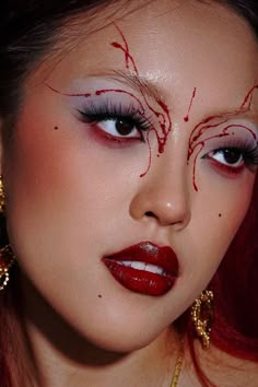 Which Halloween Makeup, Red Halloween Makeup Looks, Vampire Eyeliner, Glam Vampire Makeup, Hot Vampire Makeup, Red Devil Makeup, Gothic Vampire Makeup, Liquid Latex Makeup Ideas, Red Halloween Makeup