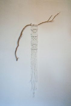 ideas thanks @spellandthegypsy Simple Macrame Wall Hanging, Takken Decor, Dreamcatcher Diy, Simple Macrame, Macrame Curtain, Driftwood Art