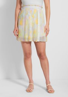 The dainty frill trim along the waistband of this darling pleated mini skirt from our ModCloth namesake label will have you feeling positively adorned ! So sweet with its vintage-inspired high-waisted silhouette, this fully-lined spring and summer separate is made from a lightweight ivory-hued woven fabric covered in an exclusive watercolor-esque floral print in baby-soft hues of pink, yellow, and blue. Boasting micro-pleats all over and white accents with an off-center button-front closure, thi Vintage Style Swimwear, Gingham Embroidery, Maximalist Fashion, Pastel White, Casual Dresses Plus Size, Midi Dress Plus Size, Tunic Hoodie, Vintage Swimwear, Plus Size Outerwear