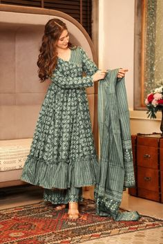 Gala Designs, Simple Frock, Sharara Designs, Simple Frock Design, Simple Frocks, Latest Dress Design, Dress Book, Pakistani Fancy Dresses, Lawn Dress