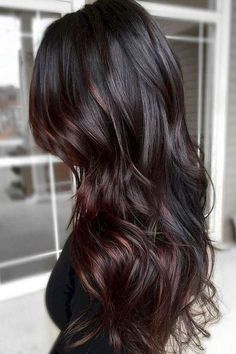 Rambut Brunette, Black Hair Balayage, Brown Ombre Hair, Brunette Balayage, Guy Tang, Black Hair With Highlights, Fall Hair Color For Brunettes, Red Highlights, Trendy Hair Color