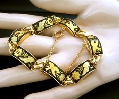 Bracelets And Charms, Vintage Watches, Antique Jewelry, Vintage Antiques, My Jewellery, Jewelry Watches, Gold Tones, Jewelry Bracelets, Birds