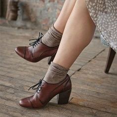 Love this whole socks thing. And the shoes too, of course. Shoes With Socks, Shoes Cabinet, Shoes And Socks, Lace Booties, Retro Mode, Brown Shoes, Shoes Comfortable, Simple Ideas