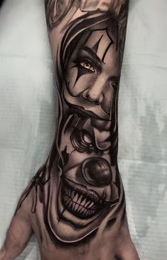 Tattoo Ideas Clown, Clown Tattoo Sleeve, Cholo Clown Tattoo, Female Clown Tattoo, Tattoo Ideas Chicano, Chicano Clown Tattoo, Chicano Hand Tattoo, Prison Tattoos Ideas, Chicano Tattoo Design Ideas