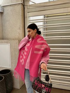 Classy Outfits Fall, Pink Scarf Outfit, Aesthetic Business Casual, Business Casual Women Outfits, Paris Trip Outfits, Casual Women Outfits