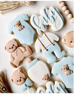 Baby Shower Cookies Neutral, Teddy Bear Baby Shower Theme, Theme Bapteme, Baby Cupcake Toppers, Baby Shower Sweets, Bear Baby Shower Theme, Idee Babyshower, Baby Cupcake, Baby Shower Deco