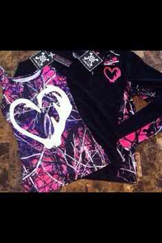 Hook and antler Moonshine muddy girl camo tops.. Need them Female Huntress, Muddy Girl Camo, Camo Stuff, Girl Camo, Cheap Nike Shoes, Cute Country Outfits, Nike Shoes For Sale