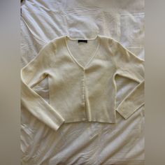 Nwot Brandy Melville White Button Cardigan Top! Bought For 38 + Tax And Never Wore It Because I Have Too Many Clothes Like This! #Brandymelville #Cardigan #Sweater #Aritzia #Reformation Sweater Aritzia, Too Many Clothes, Brandy Melville Sweaters, Button Cardigan, Cardigan Top, Cream White, Brandy Melville, Cardigan Sweater, Brandy