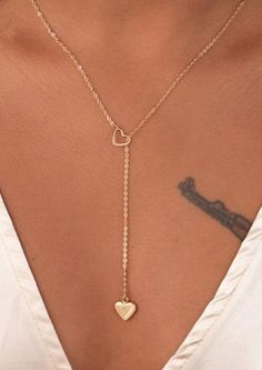 Modern Double Heart Lariat Drop Necklace in Gold Fashion Statement Style Instagram Tumblr Jewelry - collar de corazón minimalista - www.MyBodiArt.com Choker Necklace Gold, Jewelry Tips, Statement Fashion, Coin Pendant Necklace, Best Jewelry Stores, Collar Jewelry, Drop Necklace, Delicate Necklace, Gold Fashion