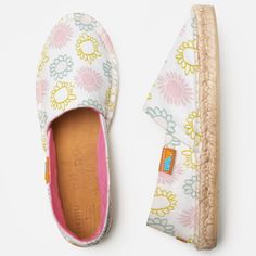 Summer clothes with a floral nature theme Spring Summer Flat Espadrilles, Flat Espadrilles For Spring And Summer, Pink Casual Espadrilles For Spring, Pink Casual Espadrilles For The Beach, Casual Pink Espadrilles For Spring, Casual Pink Espadrilles For Beach, Pink Espadrilles For Spring Beach Outings, Pink Spring Beach Espadrilles, Pink Espadrilles For Beach In Spring