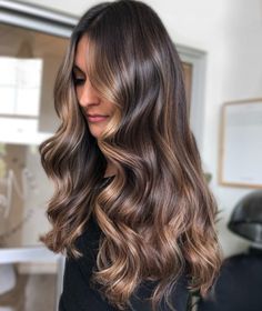 27 Winter Brunette Hair Color Ideas: From Subtle Highlights to Bold Balayage Brunette Subtle Highlights, Hairstyle Ideas For Brunettes, Brunette Winter Hair, Bold Balayage, Winter Hairstyle Ideas, Hair Color Trends For Brunettes, Winter Brunette, Haircut For Big Forehead