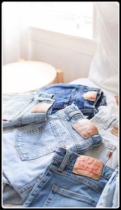 Discover genius jeans storage ideas to organize your wardrobe effortlessly! Maximize space and style with creative solutions for a clutter-free closet. Denim Photography, Thrift Store Outfits, Clothing Photography, Young Fashion