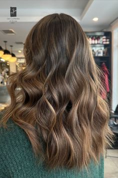 Warm Brown Highlights Brunettes, Balayage For Brown Hair Straight, Brown Hair With Highlights Short Length, Summer Brunette Balayage, Partial Highlights For Brunettes, Baby Lights Hair Brunette, Brunette With Dimension, Partial Balayage Brunettes, Subtle Brunette Balayage