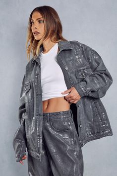 Oversized fit with dropped shoulders   Pointed collar and long sleeves   Button front closure   Flap chest pockets and welt waist pockets   Metallic denim with contrast stitching  This oversized metallic denim jacket from Misspap is a versatile addition to your wardrobe. The metallic finish gives this classic denim jacket a glamorous update. Pair it with a cropped top or bodysuit and jeans or wide-leg trousers for a casual, weekend look. The oversized dropped shoulder silhouette has an effortlessly cool vibe. For evenings out, dress it up with a slip dress and heels. The pointed collar, button front closure and flap chest pockets add chic detailing. With options to style up or down, this jacket easily transitions from running errands to meeting friends for drinks. Metallic Jacket Outfit, Double Denim Fashion, Metallic Denim, Denim Jacket Short, Oversized Jean Jacket, Denim Corset, Meeting Friends, Classic Denim Jacket, Micro Mini Skirt