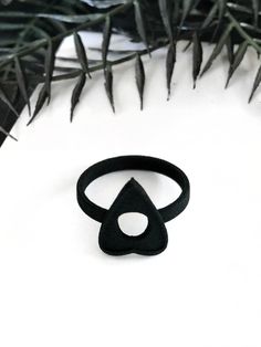 Pointy black ouija board ring on a white background with dark gothic foliage around the border. 3d printed jewelry by Hypnovamp. Supernatural Jewelry, 3d Printed Ring, Goth Ring, Ouija Planchette, 3d Printing Diy, 3d Printed Jewelry, Cute Engagement Rings, Ouija Board, Witchy Jewelry