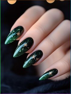 Looking for the best graduation nails this year? You have come to the right place! Check this post for the 90  best graduation nail ideas… Winter Nails Emerald Green, Alternative Holiday Nails, Sage Christmas Nails, Green Christmas French Tip Nails, Short Black Christmas Nails, Christmas Nail Designs Long, Emerald Glitter Nails, Holiday Nail Art Christmas, Green And Gold Holiday Nails