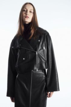 OVERSIZED CROPPED LEATHER BIKER JACKET - BLACK - COS Scandi Fashion, Cropped Biker Jacket, Bike Jacket, Black Jackets, Summer Capsule Wardrobe, Fall Capsule Wardrobe, Knitwear Men, Leather Biker Jacket, Leather Pieces