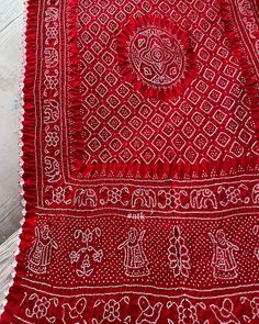 Red Bridal Dupatta, Gajji Silk Dupatta, Dupatta Designs, Bridal Dupatta, Crazy Patchwork, Indian Embroidery, Rich Fabric, Silk Dupatta, Girly Photography