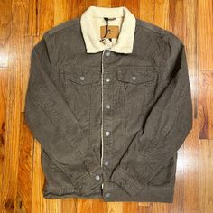 Men's Sherpa Wanderer Trucker Jacket From Thrills. Features A Corduroy/Denim Base That Is Both Durable And Stylish. The Inside Is Filled With A Warm Sherpa Lining That Will Keep You Very Warm. New With Tags (Nwts). Material: 100% Cotton 11 Wale Cord With 100% Polyester Sherpa Lining Length: 26" Width (Armpit To Armpit) : 21" Winter Utility Denim Jacket With Patch Pockets, Casual Winter Utility Jacket With Corduroy Collar, Corduroy Outerwear With Corduroy Collar For Cold Weather, Brown Winter Denim Jacket For Streetwear, Winter Brown Denim Jacket For Streetwear, Brown Denim Jacket For Winter Streetwear, Winter Corduroy Utility Jacket With Patch Pockets, Winter Utility Jacket With Corduroy Collar In Cotton, Winter Cotton Utility Jacket With Corduroy Collar