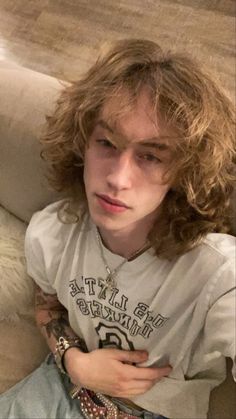 Dirty Blonde Hair Men, Long Blonde Hair Guy Aesthetic, Messy Blonde Hair, Brown Hair Male, Blonde Wavy Hair, Curly Blonde, Blonde Curly Hair, Dirty Blonde Hair