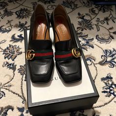 Gucci Loafers With Heel. Size 37. The Bottoms Have Been Worn. Creases In The Front, Minimal Scratch Not Noticeable. In Good Condition Overall Gucci Loafers, Heeled Loafers, Gucci Shoes, Flat Shoes Women, Loafer Flats, Overalls, Loafers, Gucci, Women Shoes