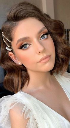 Wedding Makeup Gray Eyes, Round Face Bride Hairstyle, Wedding Eyes, Mekap Mata, Wedding Eye Makeup, Bridal Eye Makeup, Bridal Makeup Natural, Wedding Day Makeup, Special Occasion Hairstyles